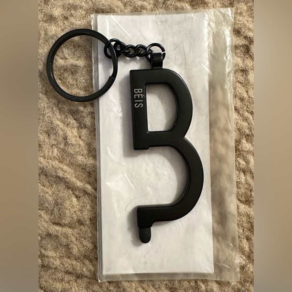 BÉIS The No-Touch Keychain